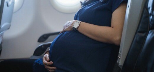 Är du gravid och ska flyga? Det här ska du tänka på