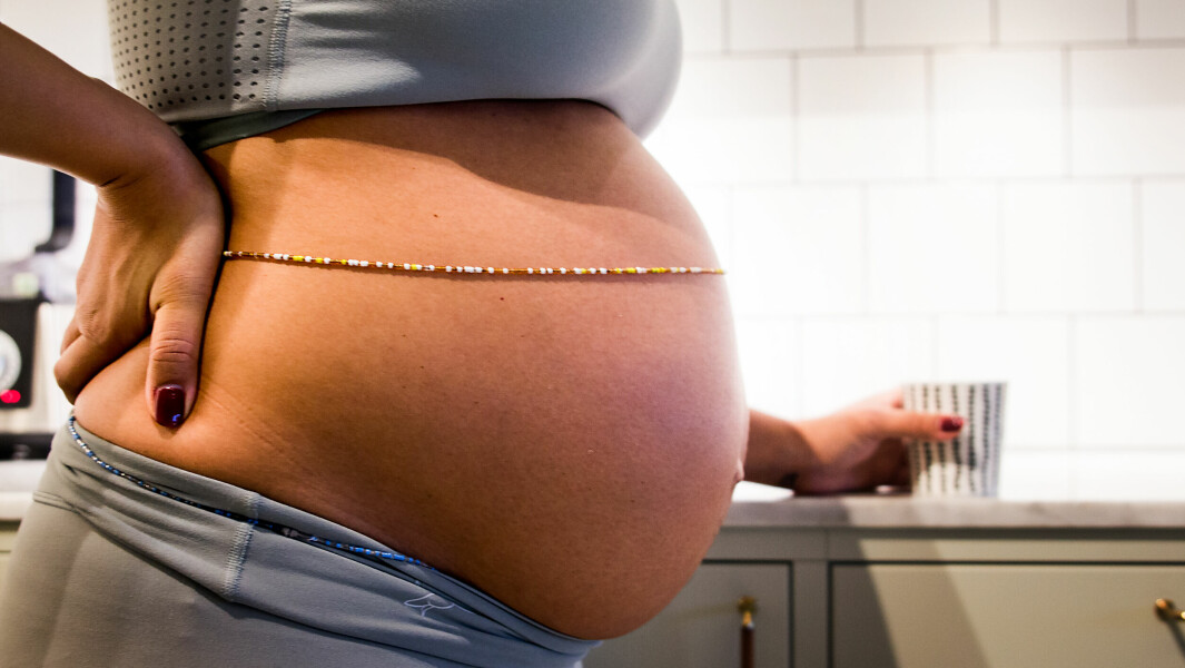 Få gravida är vaccinerade mot covid-19 – och skillnaderna är stora mellan olika regioner.