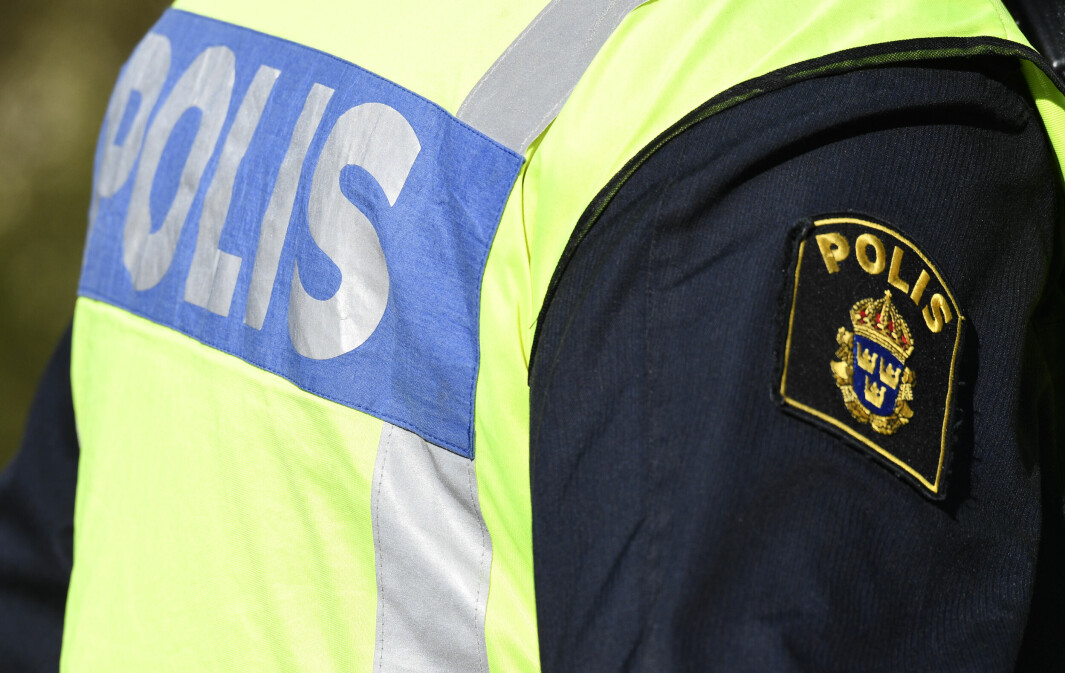 En man i 30-årsåldern attackerade en familj i deras hem i Adolfsberg i utkanten av Örebro.