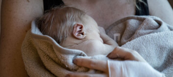 Bebis rasade ner på golvet under förlossning – navelsträngen slets av