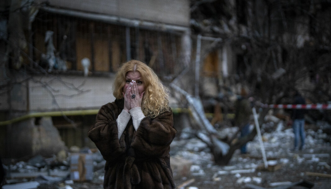Kiev, Ukraine, efter en raketattack under fredagen den 25 februari 2022 Foto: TT/AP Photo
