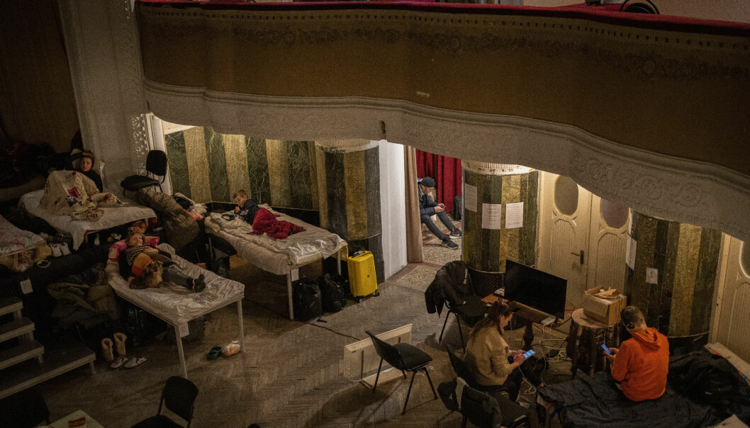 Aula i Lviv, västra Ukraina, blir ett tillfälligt skydd för flyktingar som flyr från östra Ukraina. TT / AP