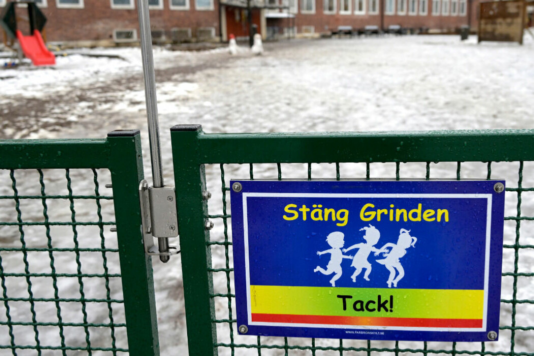 En rektor på en skola i Uppsala har dömts för tjänstefel efter att felaktigt ha vägrat lämna ut ett barn till sin pappa.