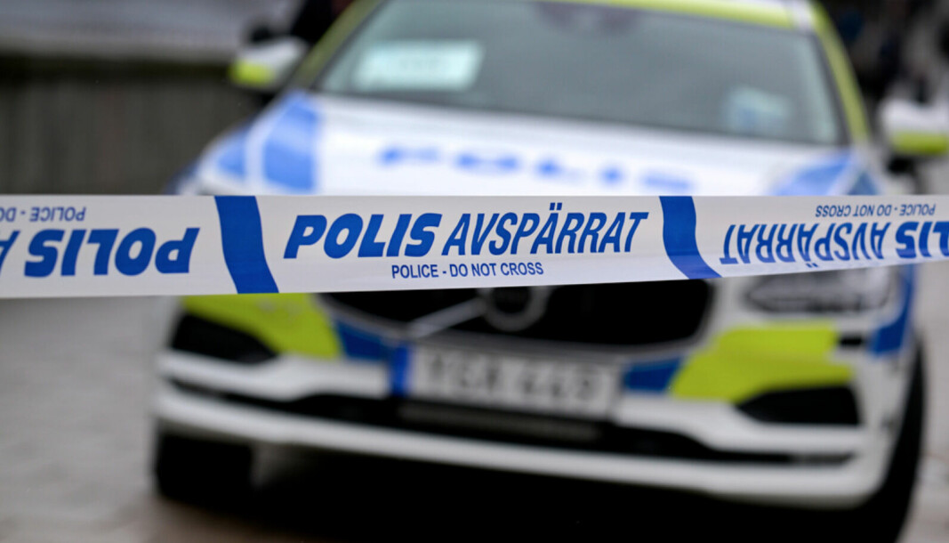 En försvunnen 4-åring som hittades i en pool har avlidit på sjukhus. Pojken avvek från en förskola i Södertälje vid 14-tiden på tisdagseftermiddagen.