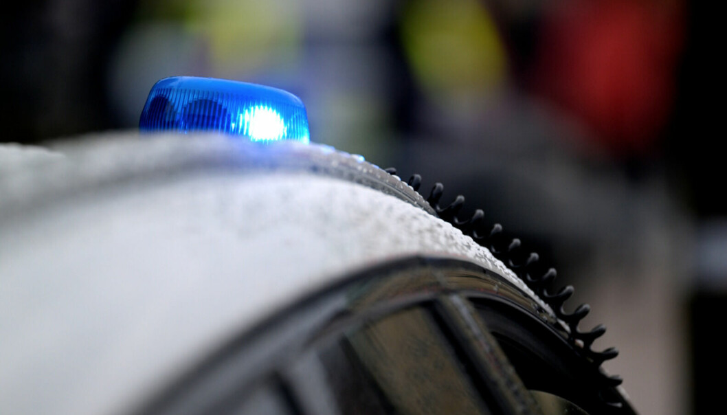En treårig pojke hittades okontaktbar i en personbil i Växjöstadsdelen Araby vid 13-tiden på fredagen.