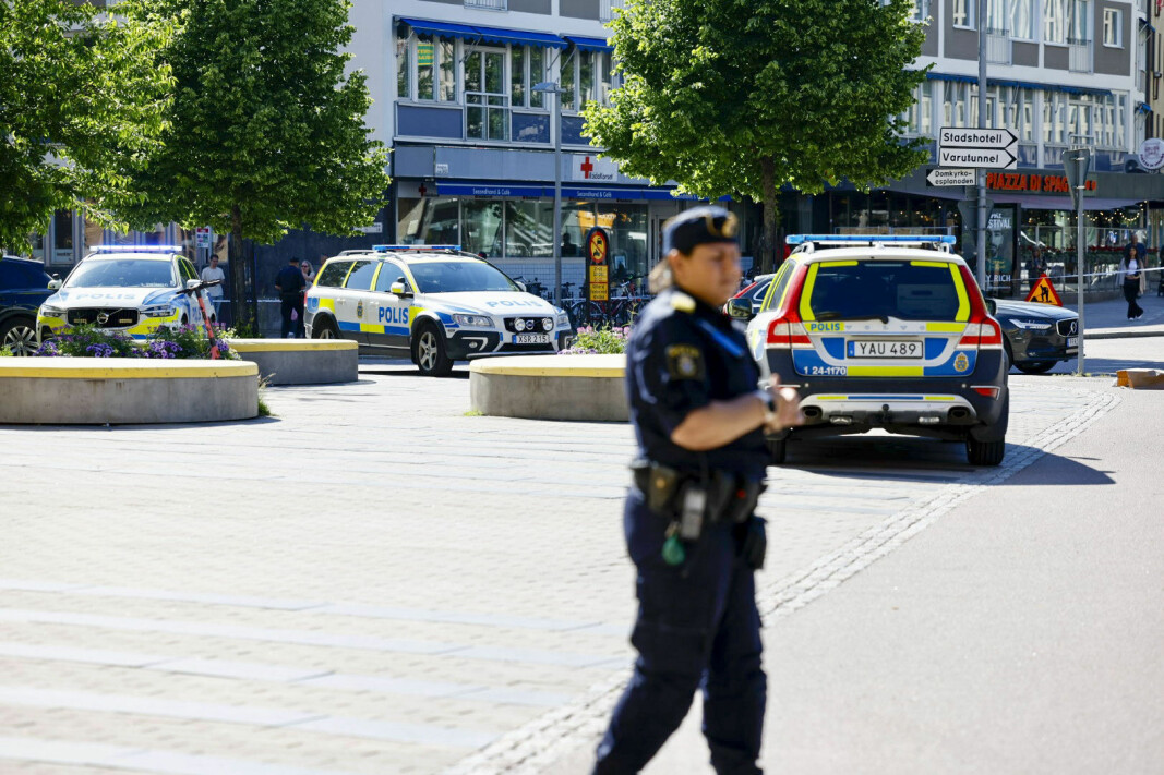 Två personer har skadats allvarligt vid ett allvarligt våldsbrott vid gallerian Kvarteret Igor i Västerås. Enligt polisen har någon form av vasst förmål använts.