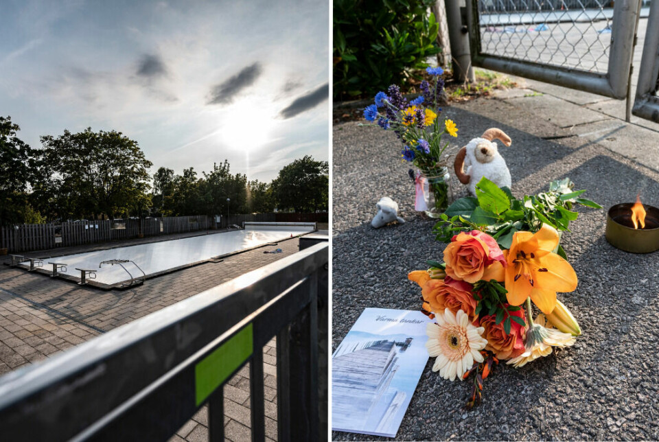 Blommor, ljus och nallar utanför simbassängen vid Tångvallaskolan i Skanör-Falsterbo efter att en pojke har omkommit i en drunkningsolycka. Arkivbild.