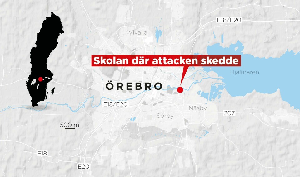 En elev på en skola i Örebro har skadats efter att ha blivit attackerad.