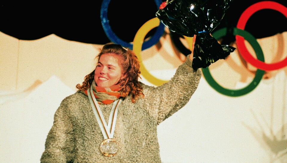 Pernilla Wiberg på prispallen efter sin guldmedalj i OS 1992.