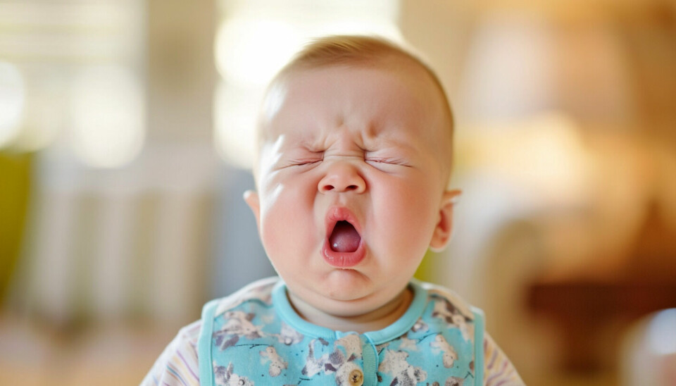 Bebis nyser ofta – är det farligt?